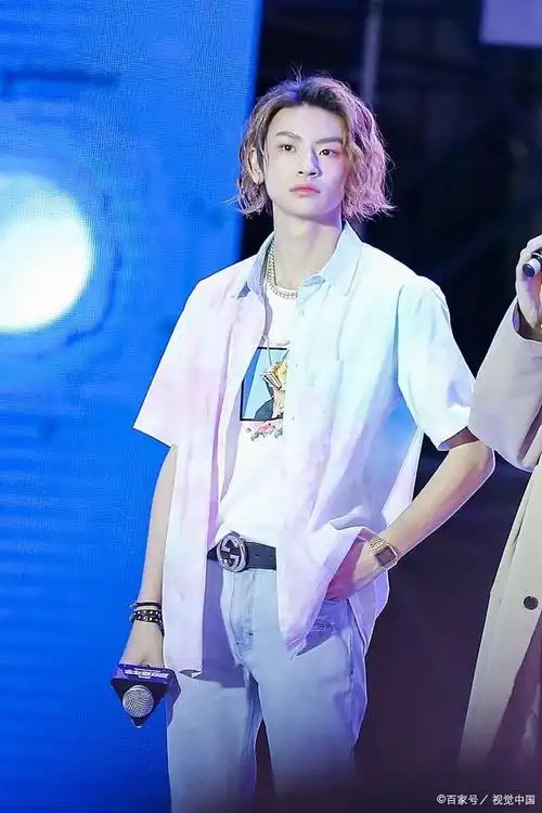 小鬼王琳凯六周年直播盛典:与王子异朱正廷连麦回忆趣事,引热议