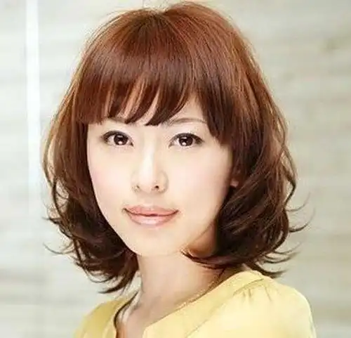 极具女人的知性韵味,整款的波波头无疑是最能体现小女人味的发型