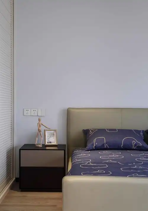 现代简约风格别墅装修床头一角