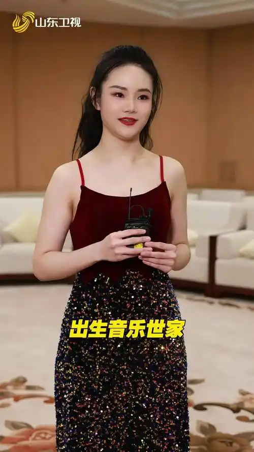 2024山东新年交响音乐会 出身于音乐世家的汤苏珊与指挥家父亲汤沐海