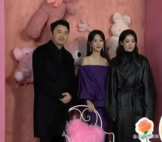 微博之夜红毯唐嫣金光闪闪杨幂步步生莲刘诗诗知性优雅