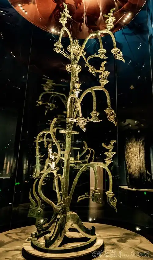 在三星堆博物馆的一展厅,也就是综合馆,层层递进,最后的压轴大戏,镇馆