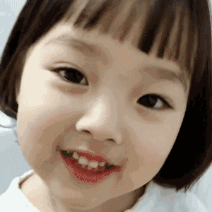 女生拍照的时候,做什么动作会让人觉得可爱到爆炸?