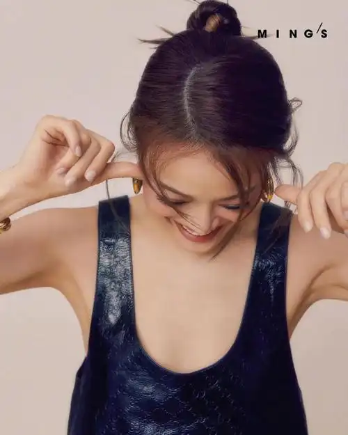 容祖儿新写真曝光43岁身材依旧火辣网友太吸睛