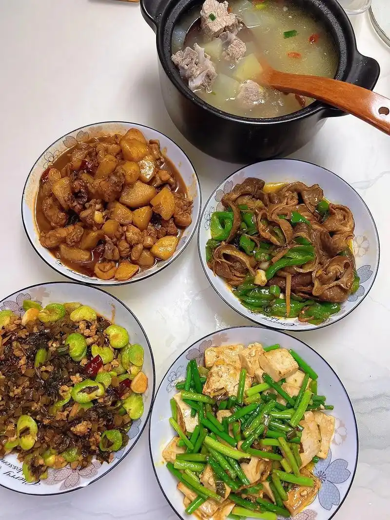 家常菜午餐|||今日菜单: 蒜苔豆腐77 炒大肠77 雪菜肉末蚕 - 抖音