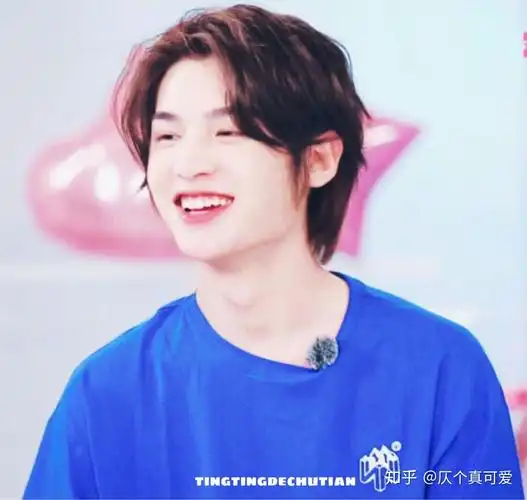 有没有黄明昊泰菲笑的图片