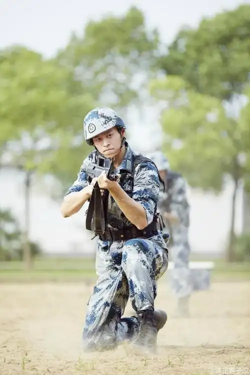 孙杨帅气军装照