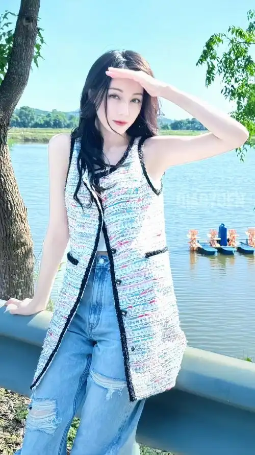 迪丽热巴无袖小香#迪丽热巴分享日常碎片啦,夏日清新风穿搭get