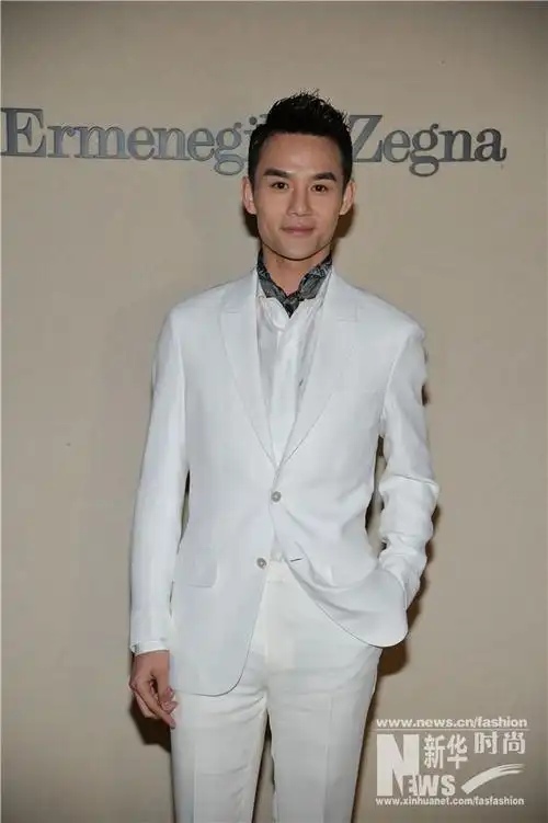 李晨王凯型爆米兰 白马王子vsall black谁衣品最高?