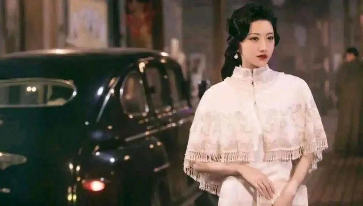 明星旗袍穿搭# #女神# #景甜# 景甜司藤旗袍造型把东方女性魅力障现