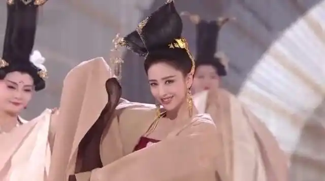 佟丽娅《芒种》舞蹈现场版,绝美回眸无人能敌,古装的丫丫美绝了