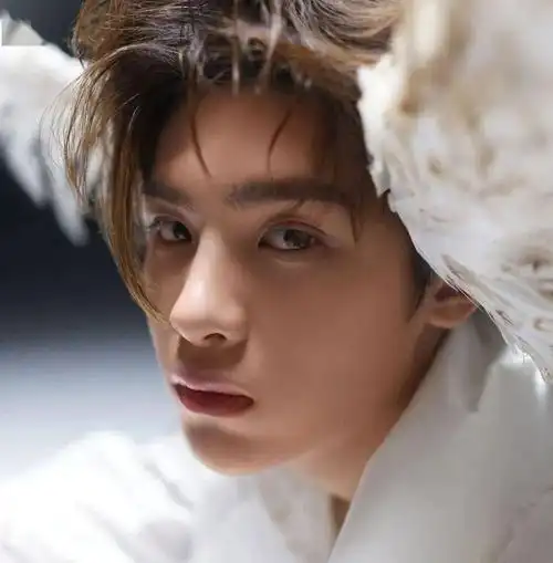 微信头像黄明昊