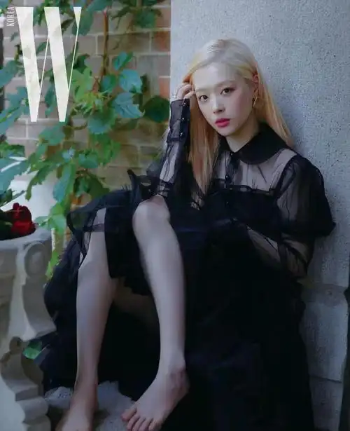 崔雪莉又开始作妖了?金发搭配黑裙挑战暗黑系风格,身材成最大亮点