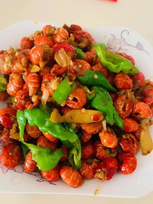 辣椒炒小龙虾尾