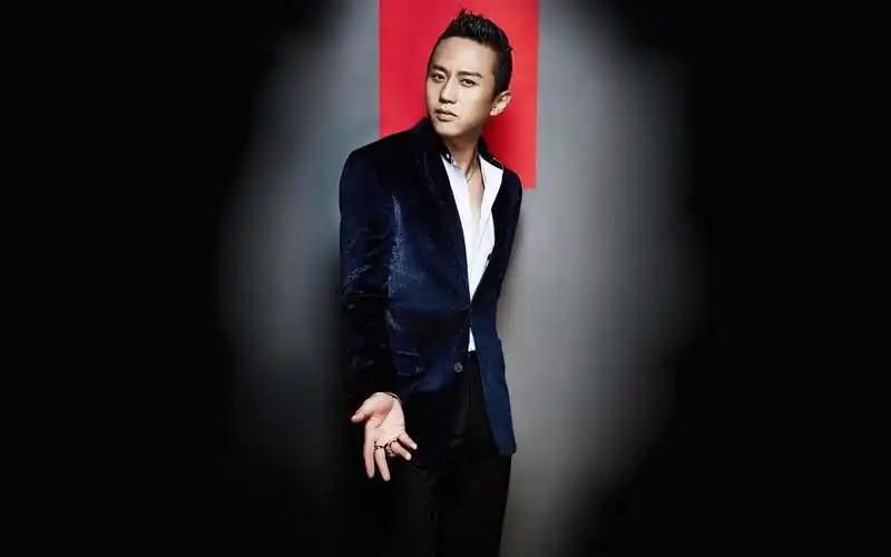 帅哥明星邓超桌面壁纸