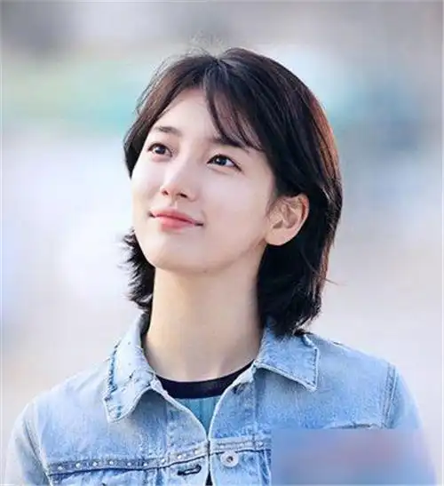 女生斜刘海后梳短发碎发发型