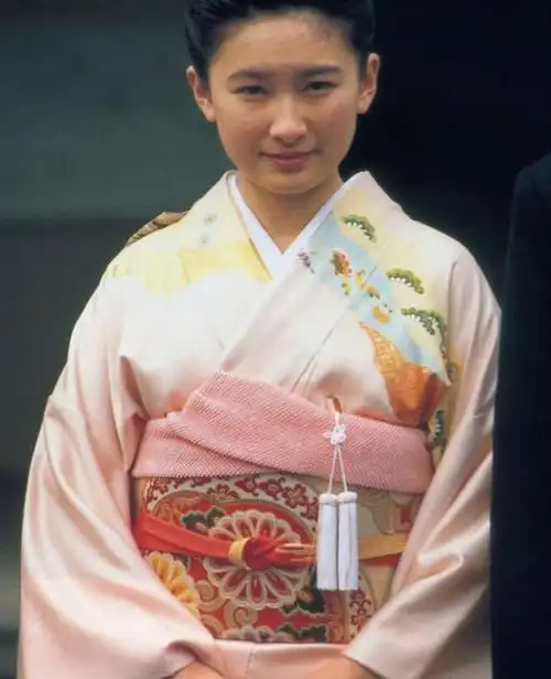 日本皇室女眷罕见和服照美智子搭配皮草很时尚真子最合身