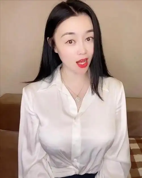 赵本山"夫人"关婷娜,身材更美还是更胖?其实胖不是一个贬义词