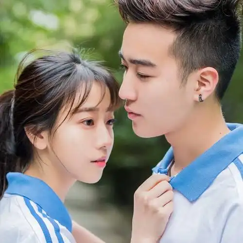 青涩校服恋人_小清新情侣头像图片_扣扣居