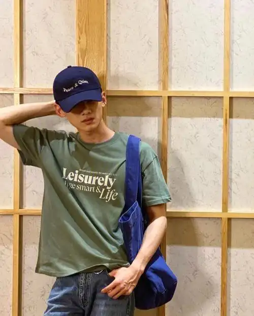 白敬亭这组穿搭真的太有氛围感了