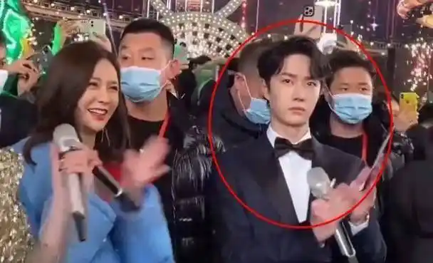 沈梦辰晒众星同框画面,杜海涛伸手搂吴昕不避嫌,王一博意外抢镜_时候