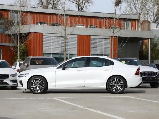 首页>车行情>行情详情> 沃尔沃s60是一款拥有精致外观的豪华轿车.