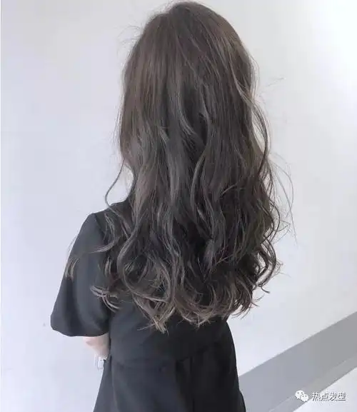 2019流行"齐背烫发"