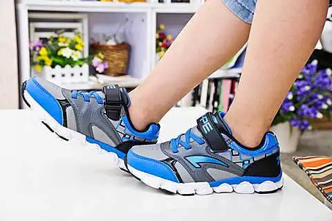 这双鞋光脚穿着很臭,但习惯了,总坚持不了穿袜子,也不想改了,只想问问