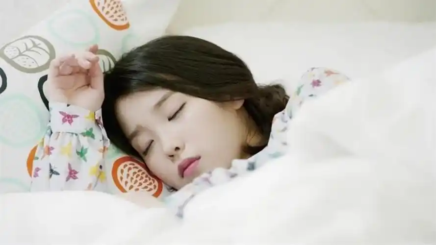 李智恩 睡觉