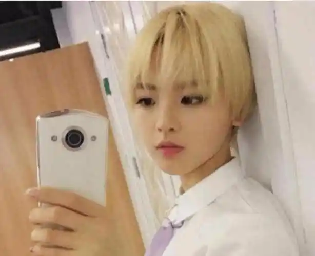 锦鲤少女杨超越早期照片流出,众网友沦陷,颜值超高!