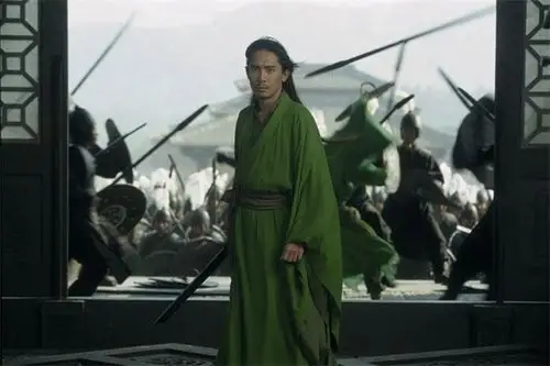 基本信息《英雄》是张艺谋转型执导的首部武侠电影,由李连杰,梁朝伟