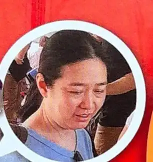 刘德华老婆朱丽倩现身女儿校运会,身材发福颈纹瞩目,状态有点差