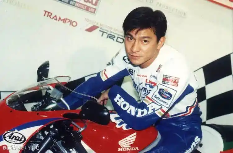 我没见过骑白马的王子,但见过骑机车的华仔