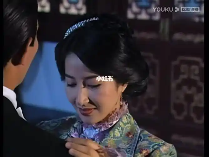 苗翠花这一低头的样子太美了