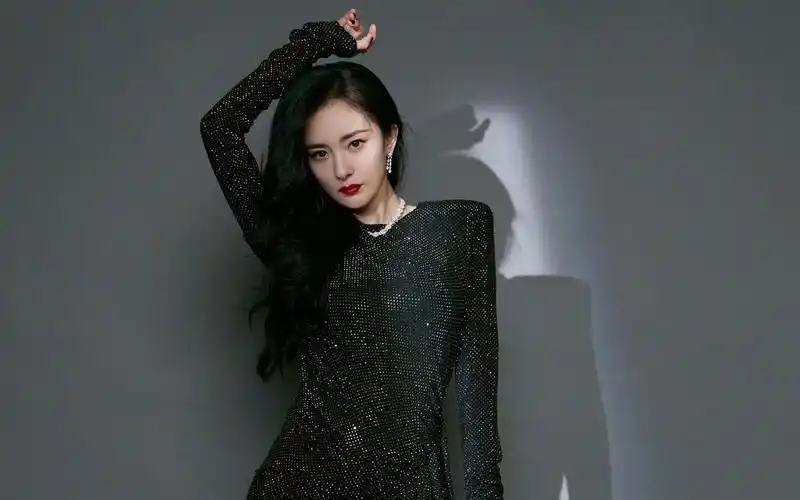 杨幂冷艳红唇写真壁纸-美女壁纸-高清美女图片-第10图-娟娟壁纸