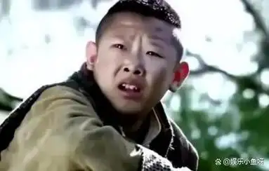 演员侯祥:9岁停止发育,出道多年只能演小孩,和老婆同框像母子