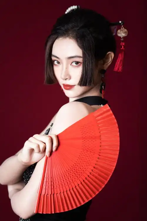 是从漫画里走出来的女主角吗?@许佳琪kiki