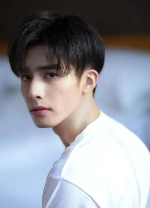 宋威龙_演员_作品_个人资料_简历_生日_经历_留言 - 酷乐米