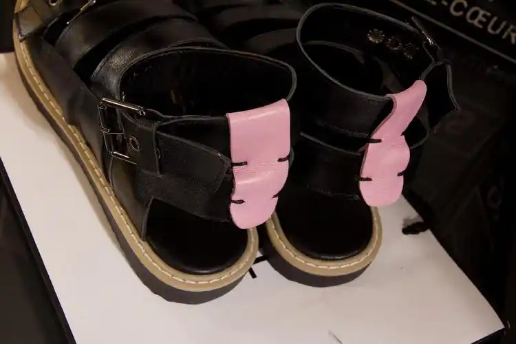 2015复古漆皮凉鞋平底时尚百搭黑色女凉鞋一件代发妈妈开车女凉鞋