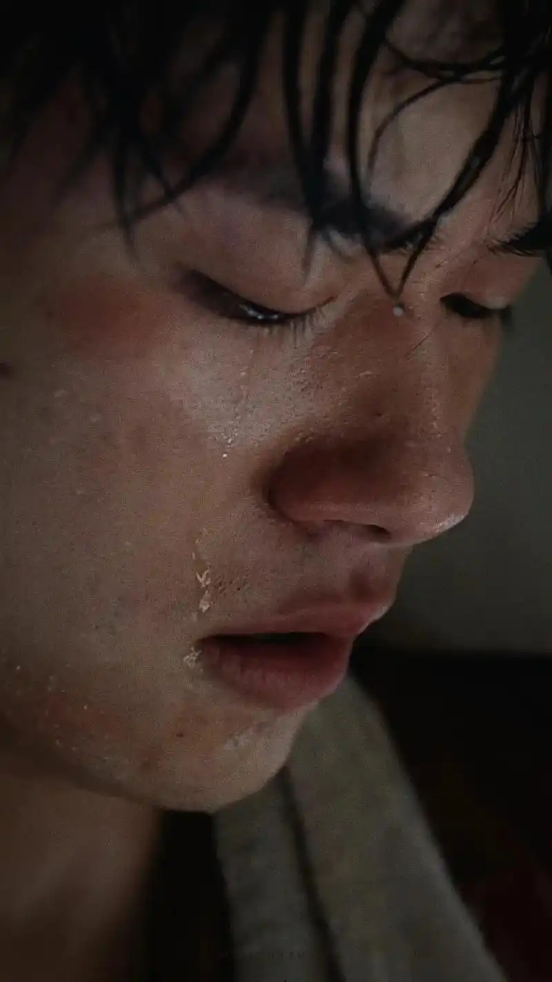 景浩不哭 你一哭我的心酸酸的 像针扎的一样疼#易烊千玺 #奇 - 抖音