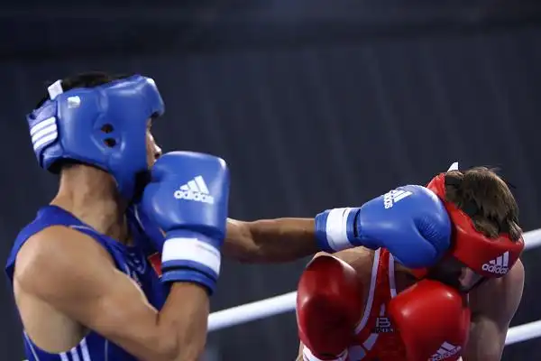 组图:图尔荪琼铁拳无敌 连续"爆头"打怕对手