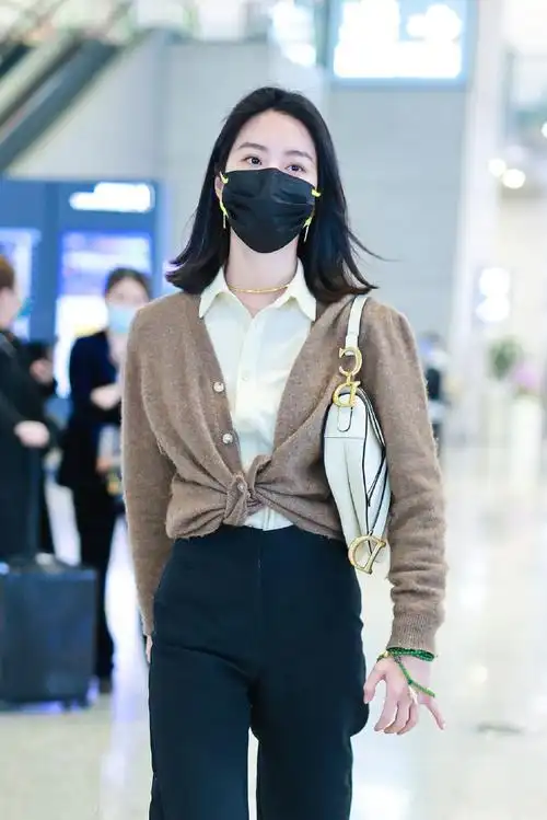 杨采钰不愧被称为人间富贵花她的穿搭术值得学