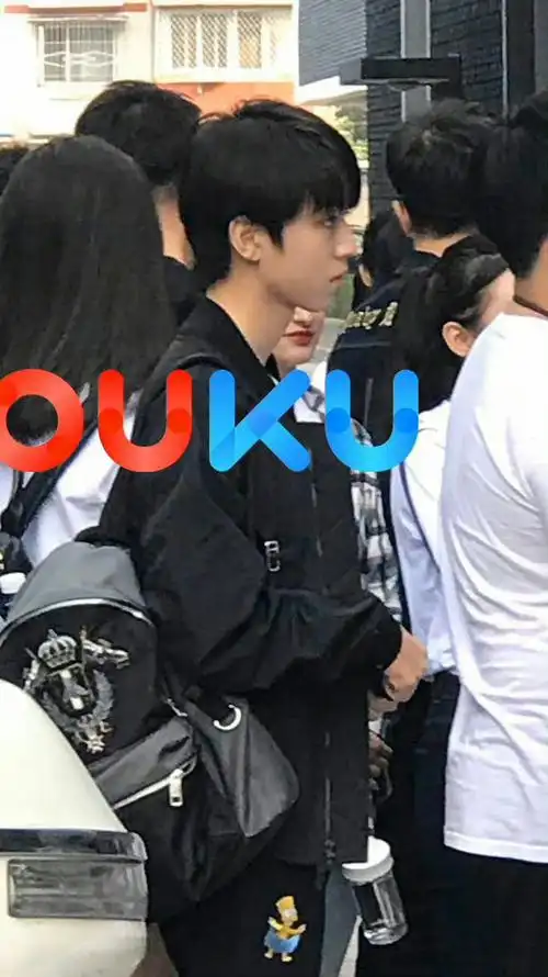 王俊凯素颜彩排