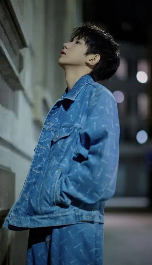 凯源超话王俊凯王源这么配 不要命啦#王源米兰晚宴图##王俊凯用机票挡