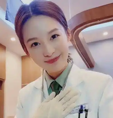 有种"整容"叫李沁穿白大褂,美若天使很心动,哪家医院我打车来_医生
