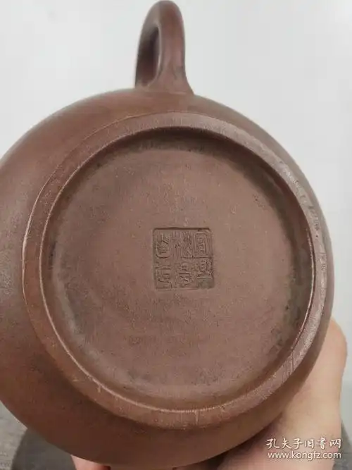 民间收到民藏宜兴赵松亭造底款老紫砂壶一把包浆醇厚保存完整十分难得