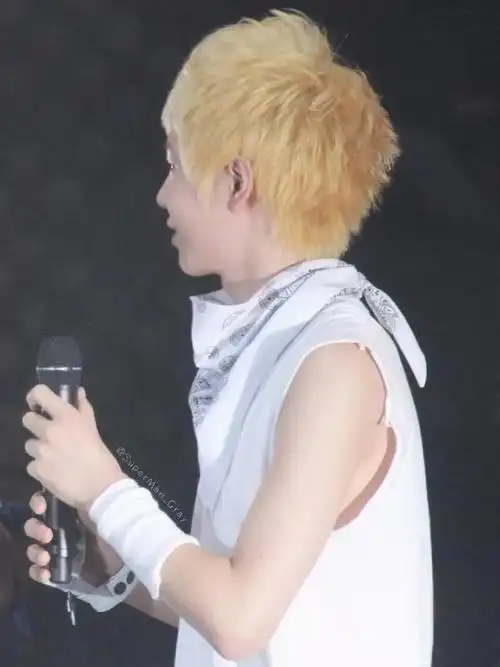 王一博又名"奶博"?刚出道时皮肤奶白奶白的,难怪有这个称号!