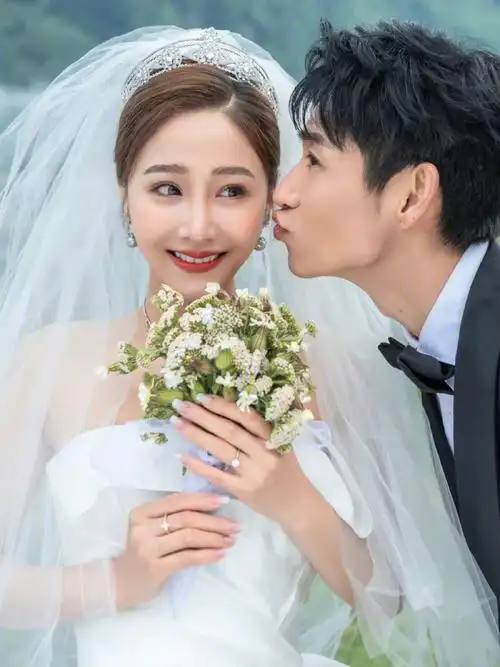 魏晨七夕晒婚纱照也太甜了