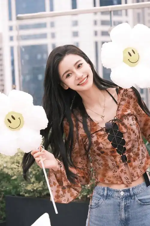 angelababy的六一四连拍##杨颖愿大家都能保持孩童般的笑颜