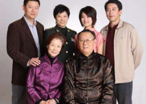 实力派演员吕中儿子是出色的导演儿媳是影后一家人都很优秀